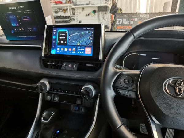 Штатная магнитола Teyes CC3-2K 4+32G для Toyota RAV4 2018-2020